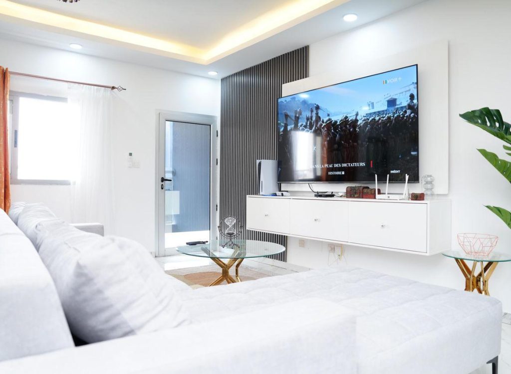 Salon appartement 4 avec TV